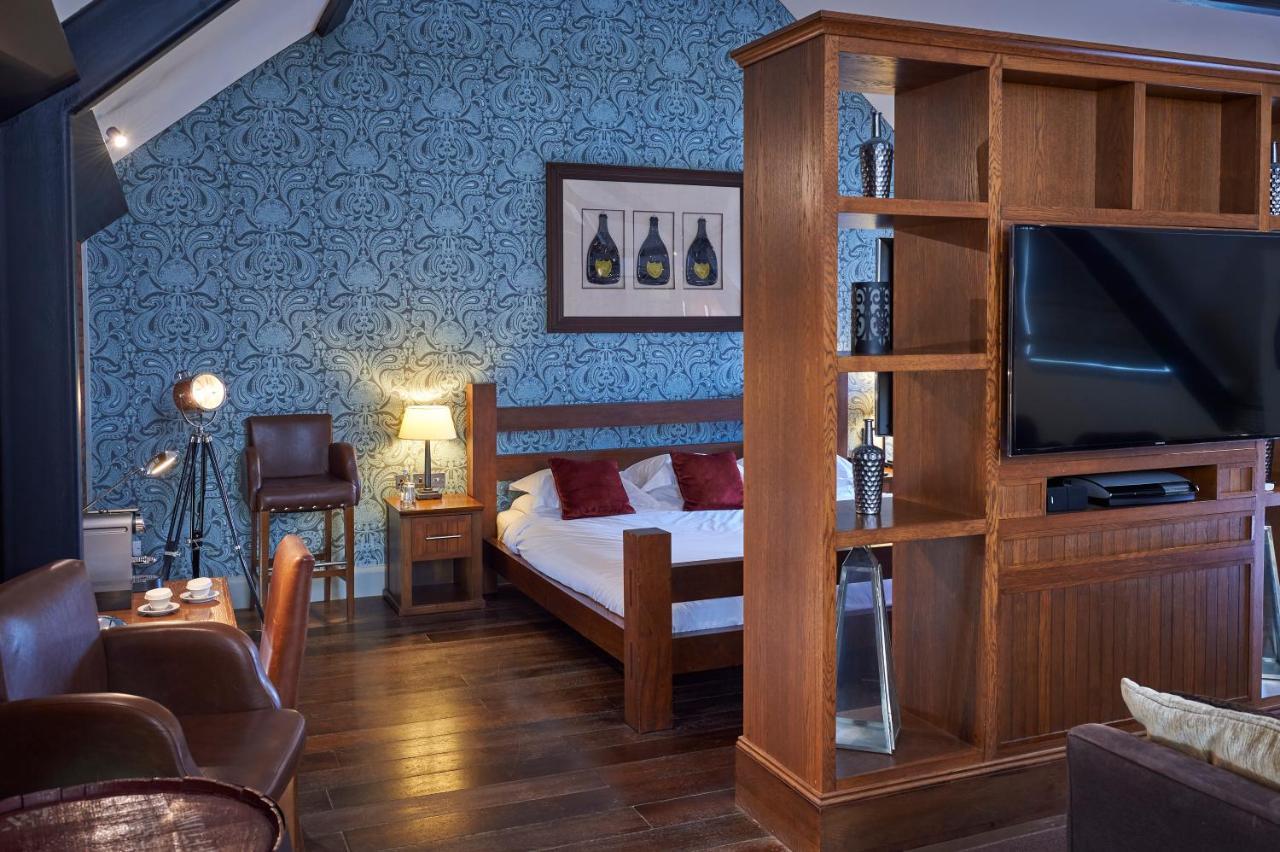 Signature Suite